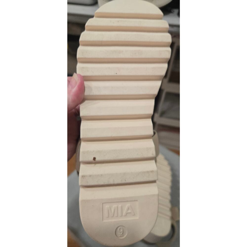 MIA "Jene" Sand Color Sandal Size 9 New Without Box - Picture 4 of 5